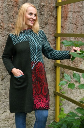 T-662 RR6 Long woolen cardigan with zipper, wider at the bottom, with a pocket